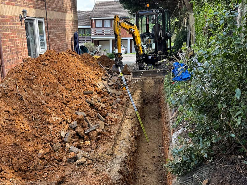 Digger trenching groundwork by Enzoroy Construction – Professional excavation